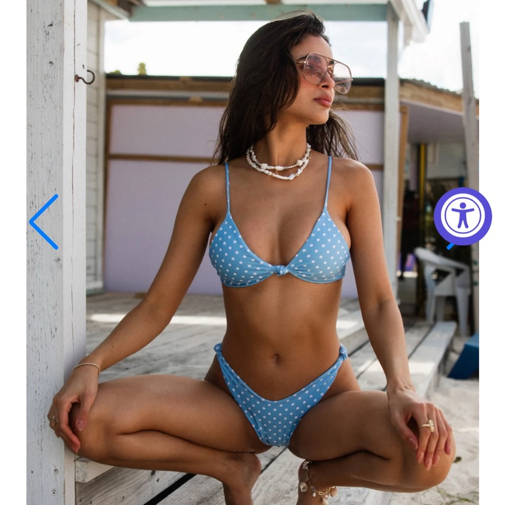 Brand New Skatie Sarah Bikini Top in Cayman - Size M